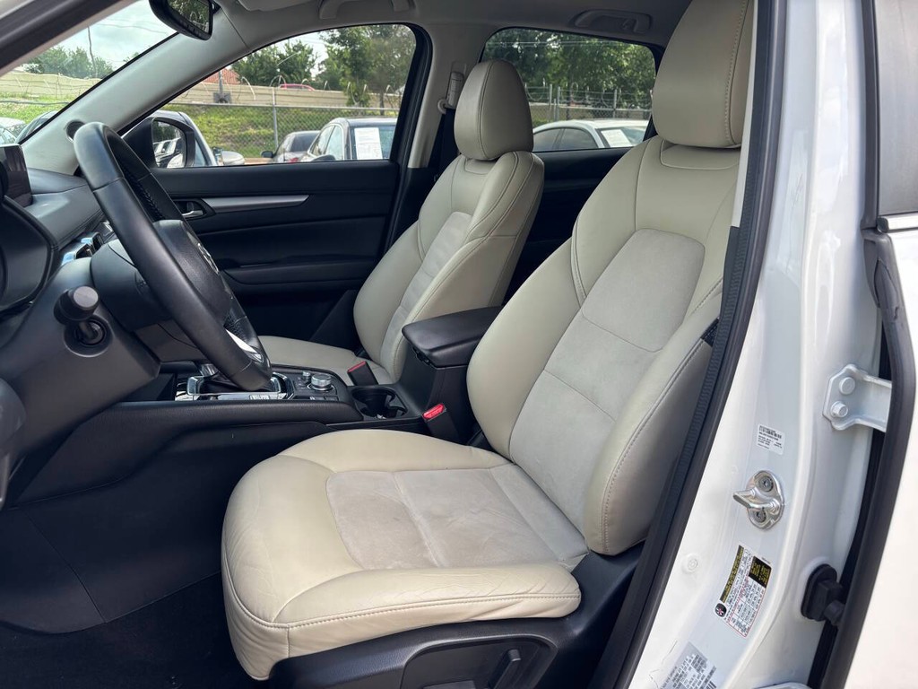 Mazda CX-5 Vehicle Full-screen Gallery Image 09