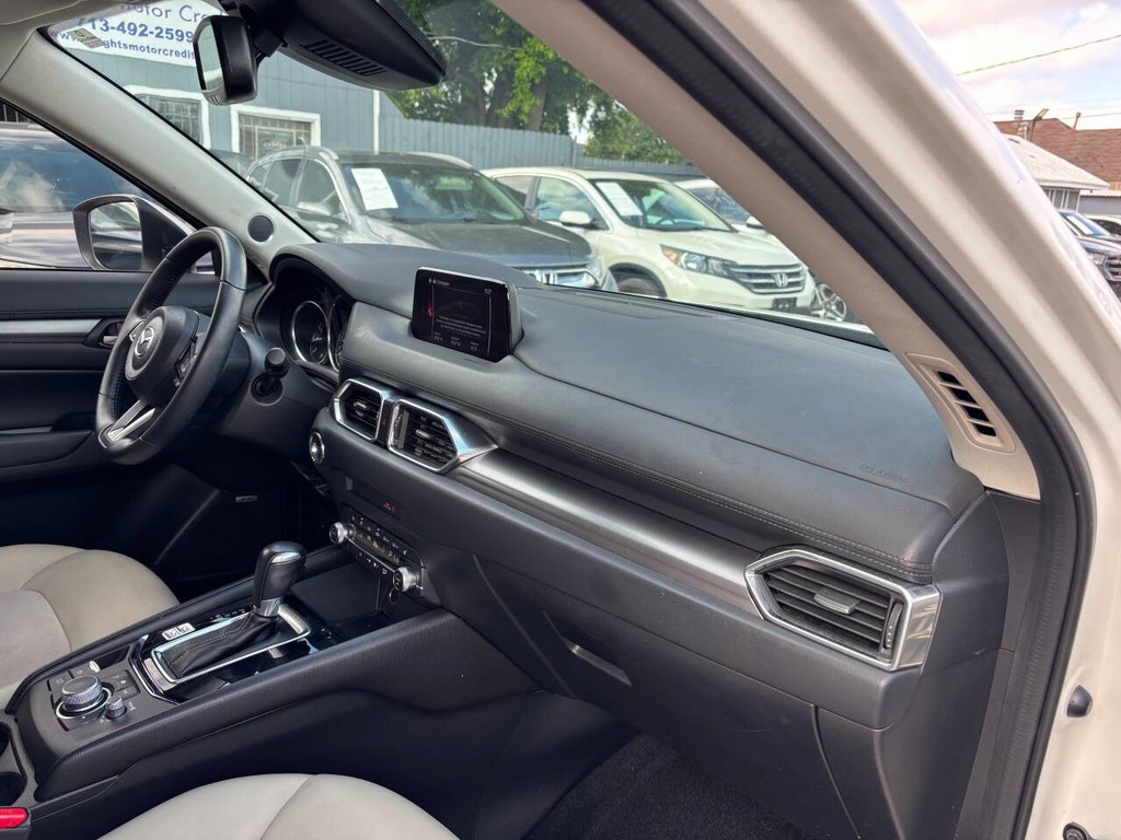 Mazda CX-5 Vehicle Full-screen Gallery Image 11
