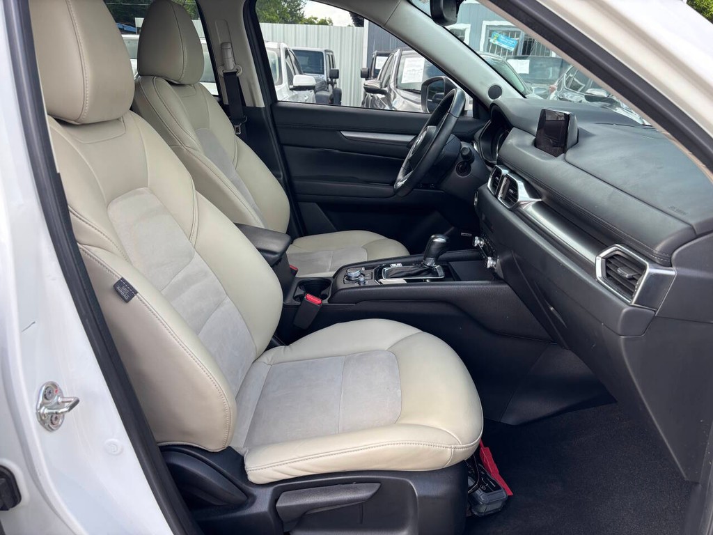 Mazda CX-5 Vehicle Full-screen Gallery Image 12