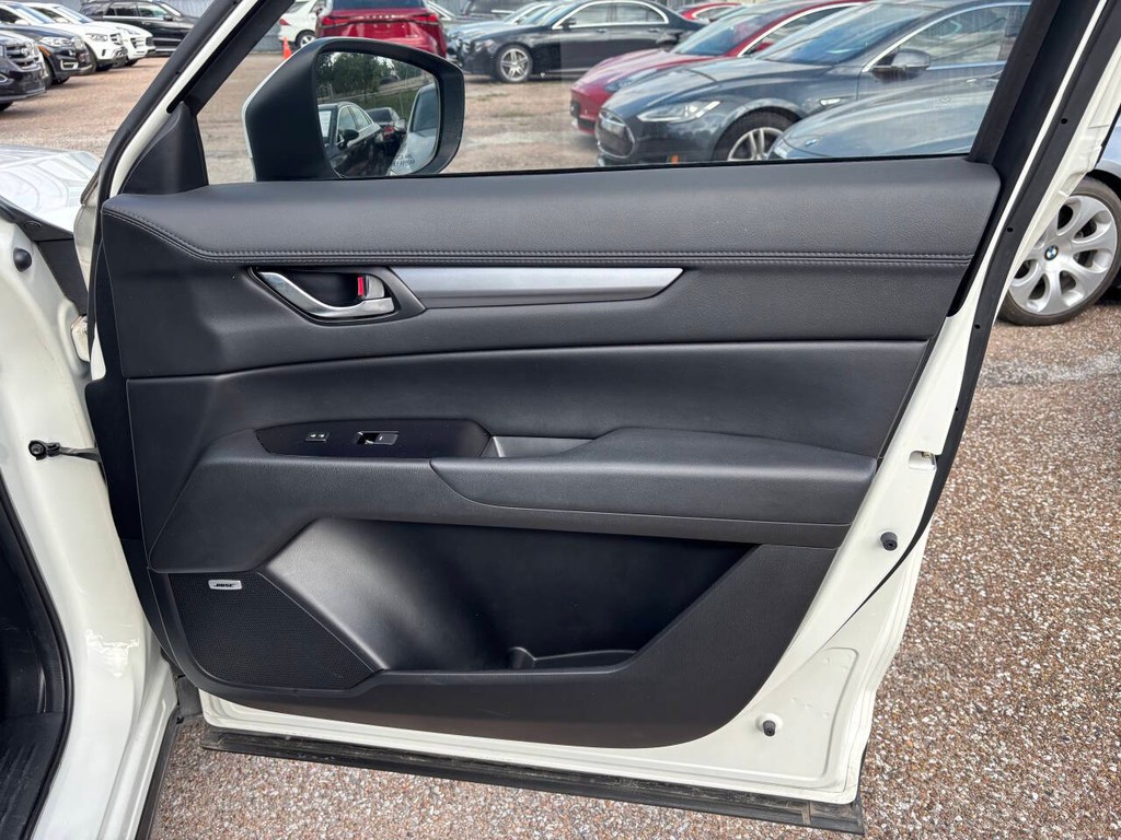 Mazda CX-5 Vehicle Full-screen Gallery Image 13