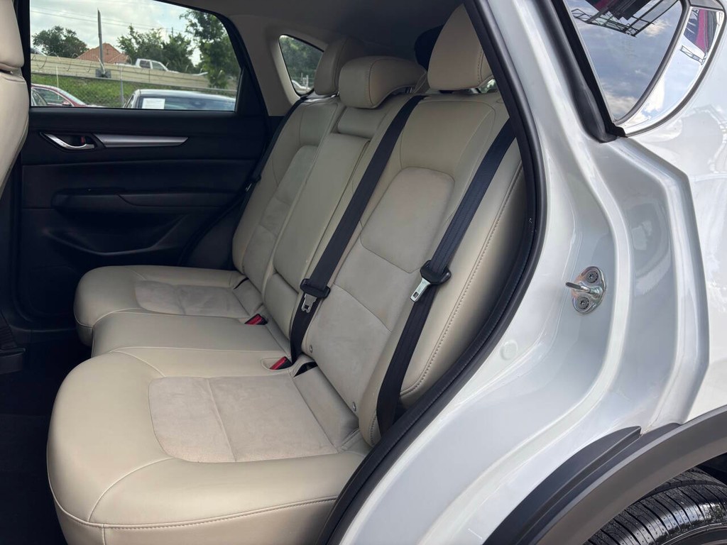 Mazda CX-5 Vehicle Full-screen Gallery Image 14