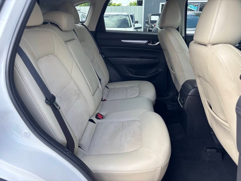 Mazda CX-5 Vehicle Full-screen Gallery Image 16