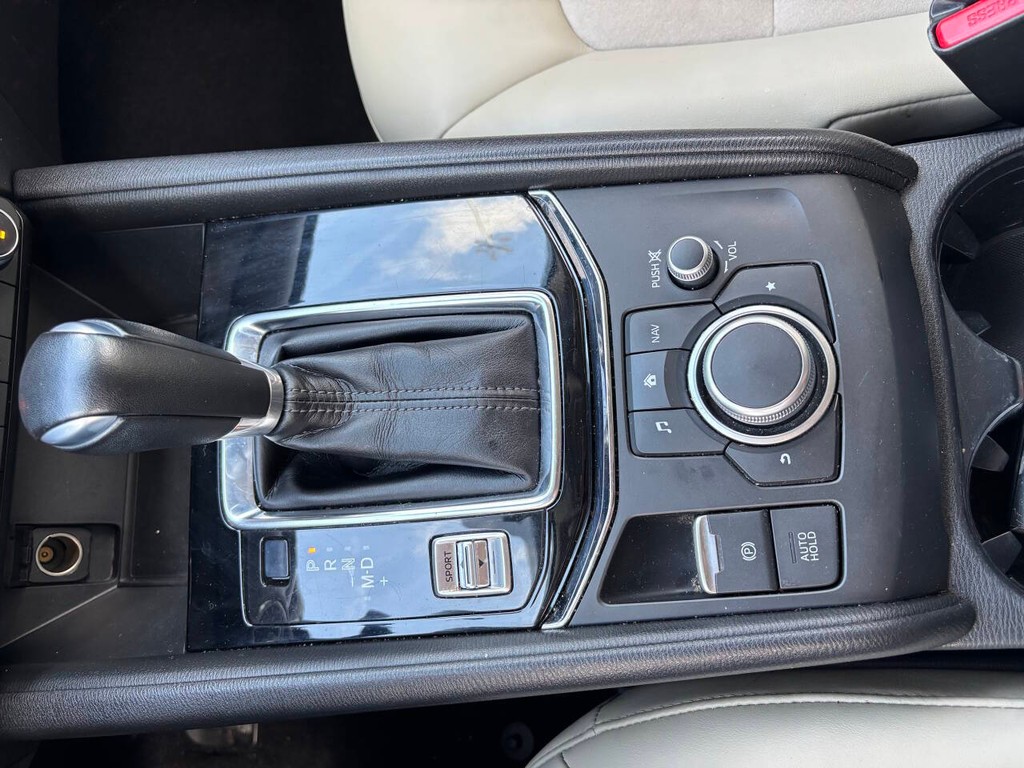 Mazda CX-5 Vehicle Full-screen Gallery Image 22