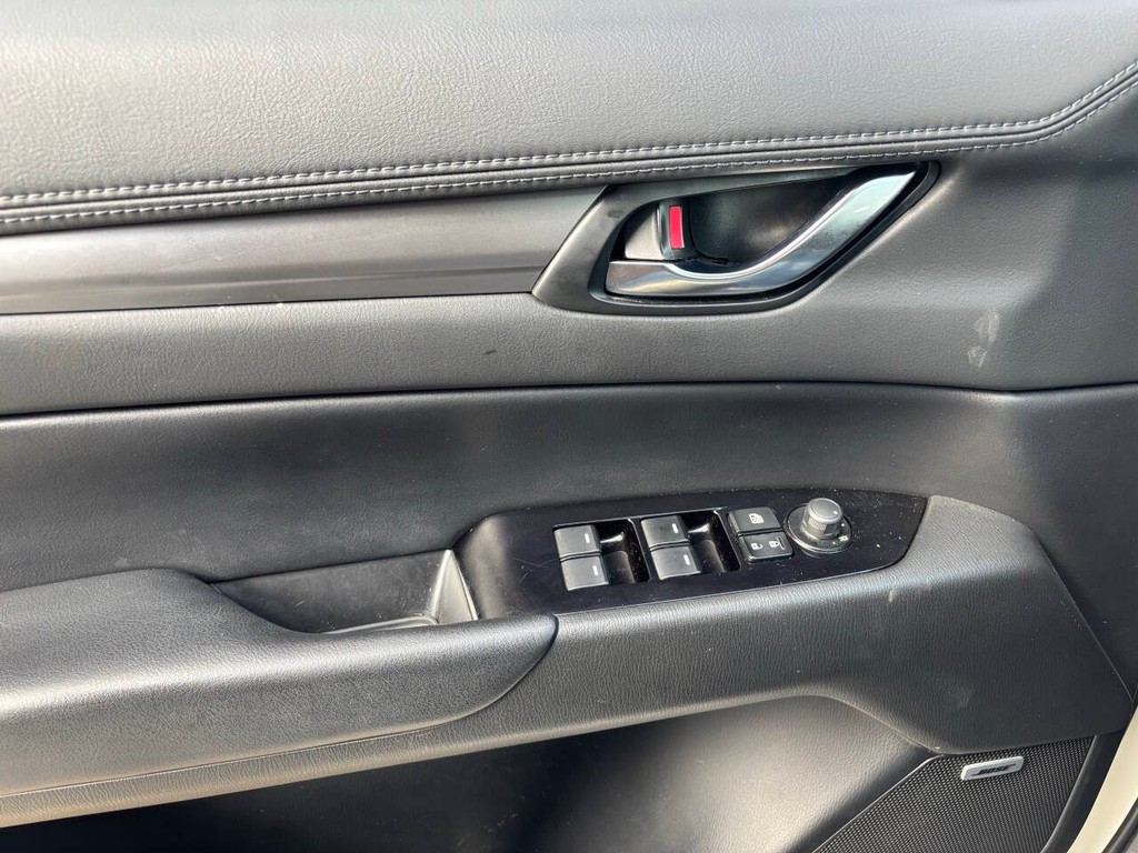 Mazda CX-5 Vehicle Full-screen Gallery Image 27