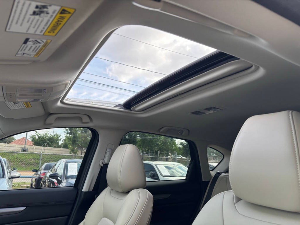 Mazda CX-5 Vehicle Full-screen Gallery Image 28