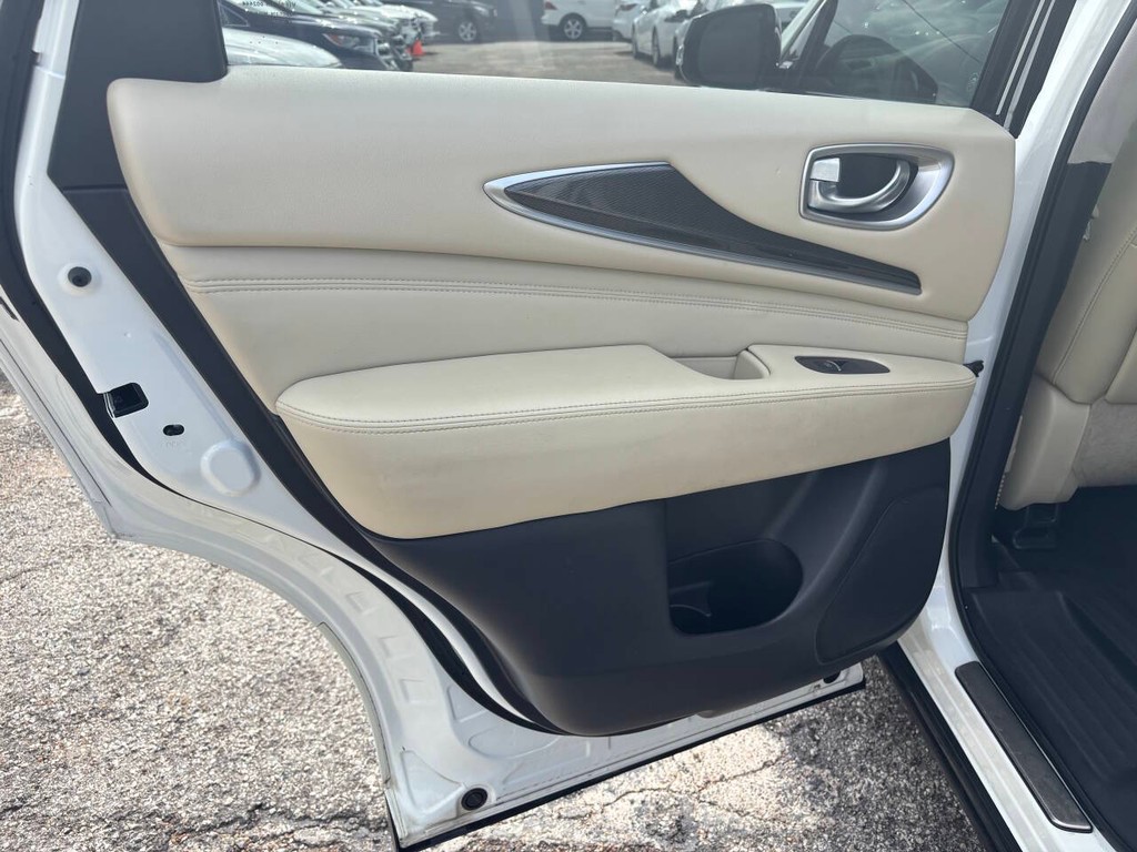 INFINITI QX60 Vehicle Full-screen Gallery Image 11