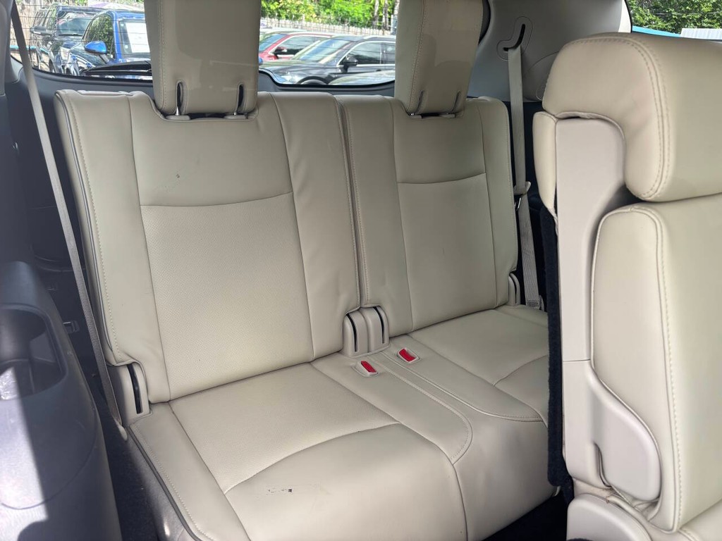 INFINITI QX60 Vehicle Full-screen Gallery Image 15