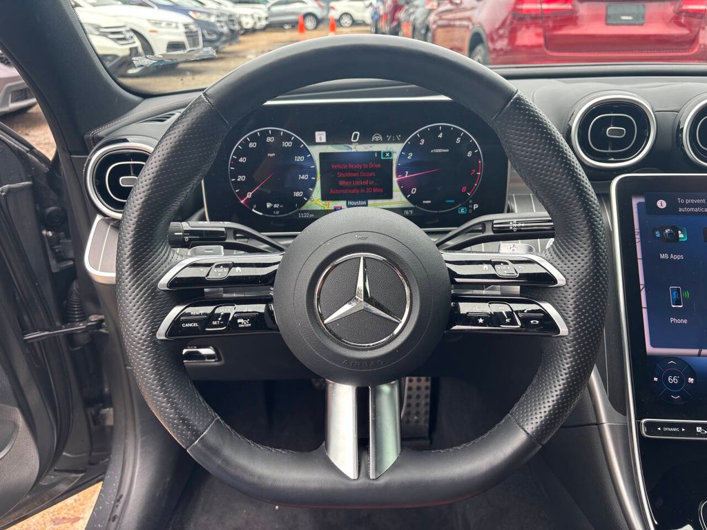 Mercedes-Benz C-Class Vehicle Full-screen Gallery Image 27