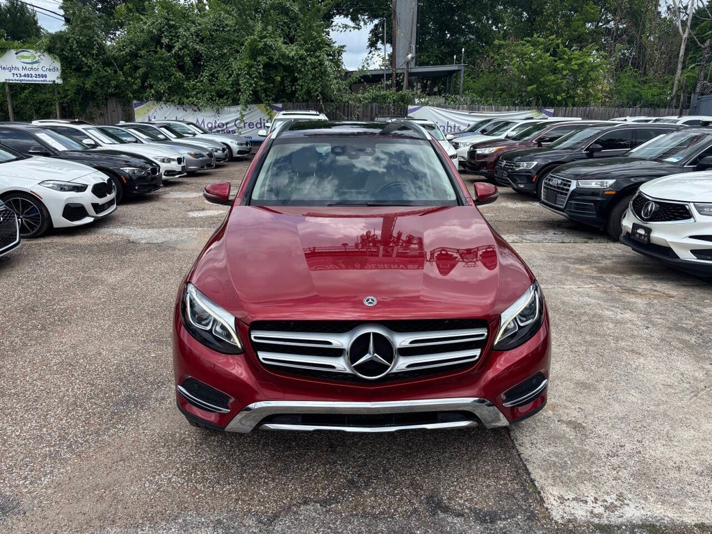Mercedes-Benz GLC Vehicle Full-screen Gallery Image 02