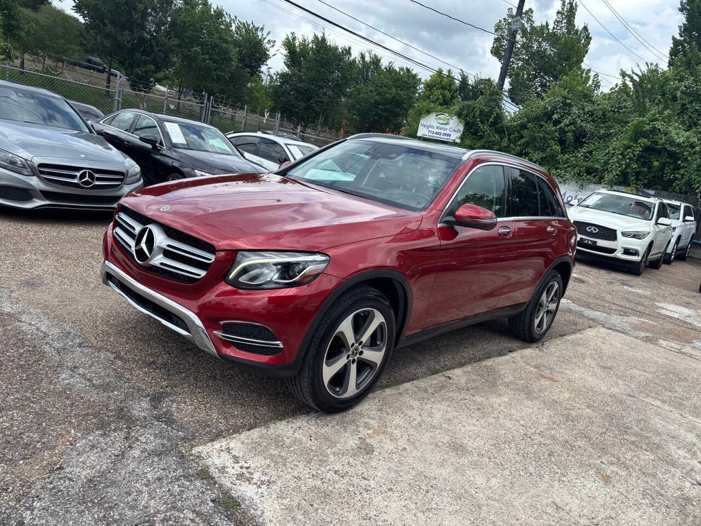 Mercedes-Benz GLC Vehicle Full-screen Gallery Image 04