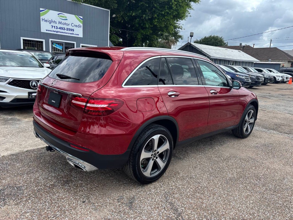 Mercedes-Benz GLC Vehicle Full-screen Gallery Image 07