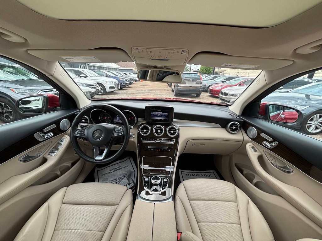 Mercedes-Benz GLC Vehicle Full-screen Gallery Image 17