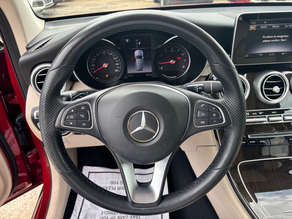 Mercedes-Benz GLC Vehicle Full-screen Gallery Image 22