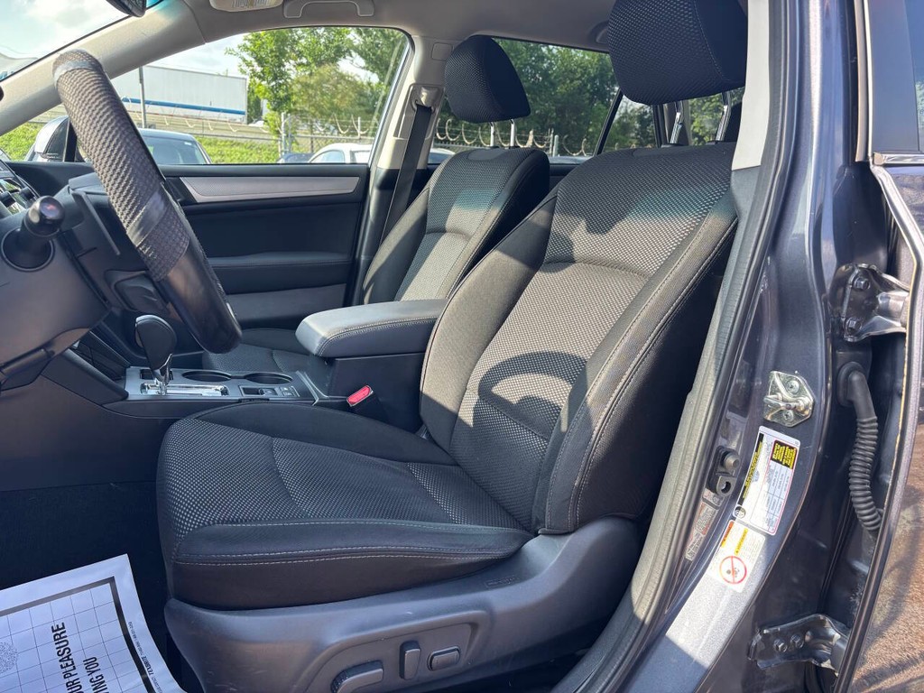 Subaru Outback Vehicle Full-screen Gallery Image 08