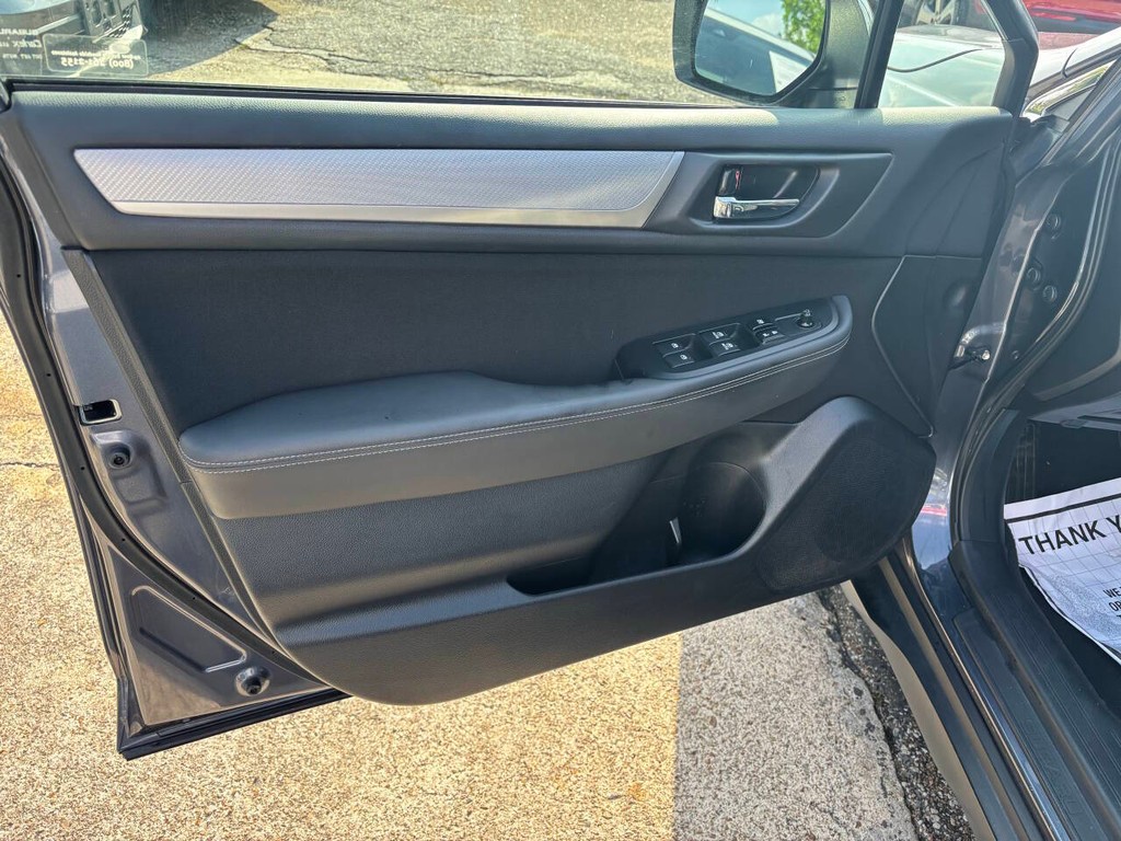 Subaru Outback Vehicle Full-screen Gallery Image 09