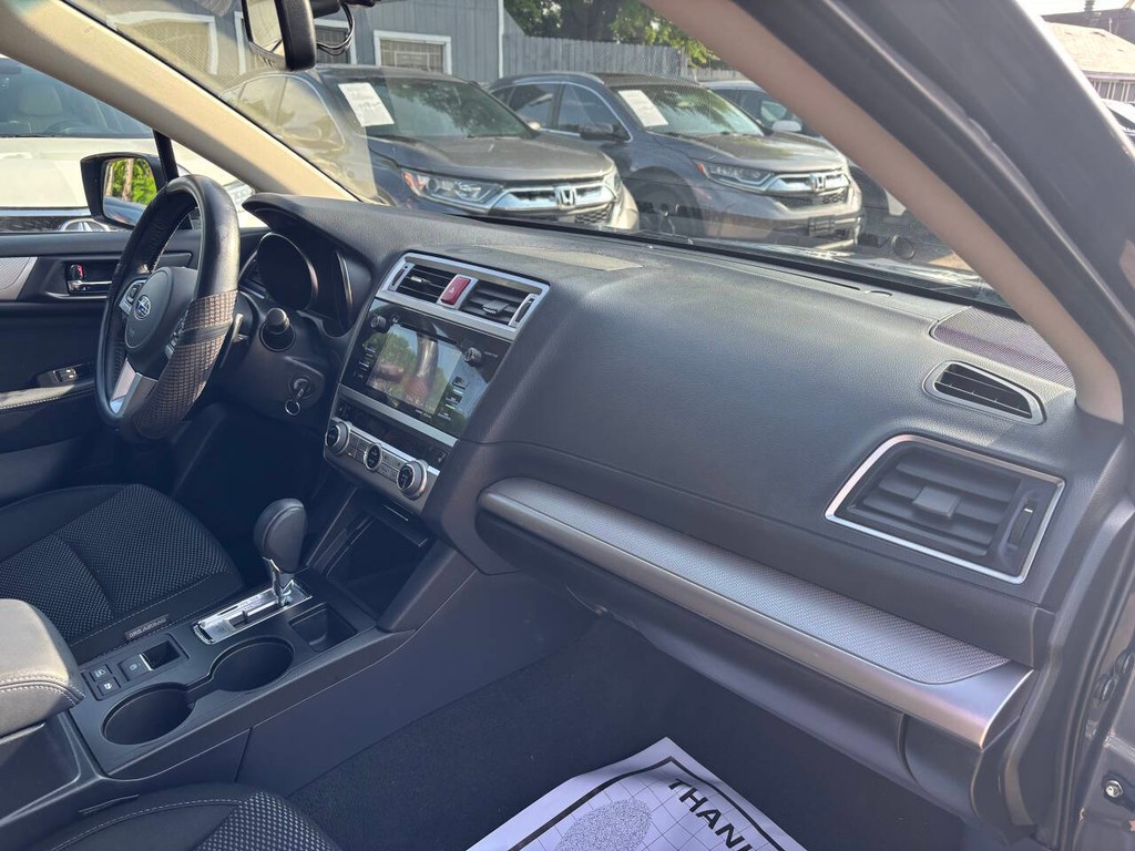 Subaru Outback Vehicle Full-screen Gallery Image 10