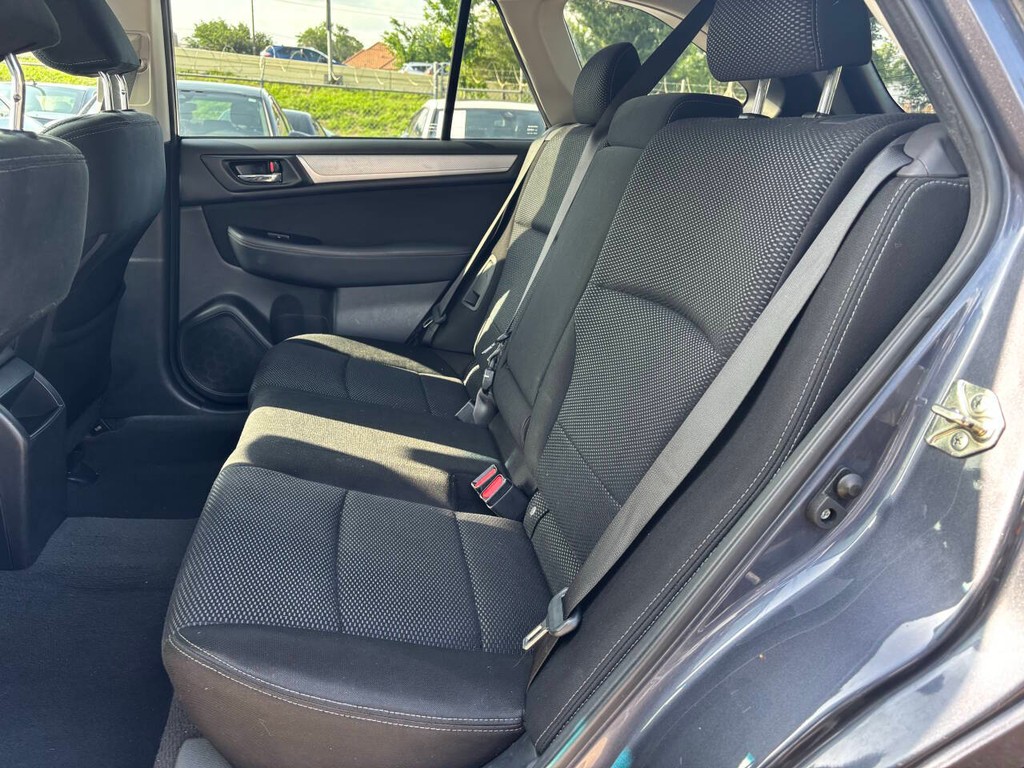 Subaru Outback Vehicle Full-screen Gallery Image 13
