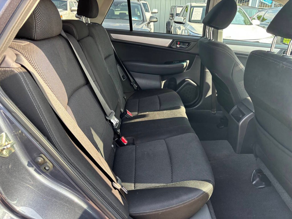 Subaru Outback Vehicle Full-screen Gallery Image 15