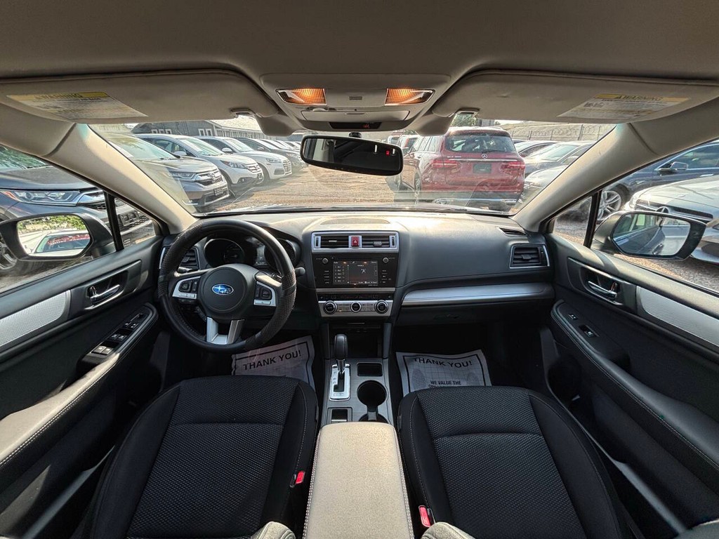 Subaru Outback Vehicle Full-screen Gallery Image 16