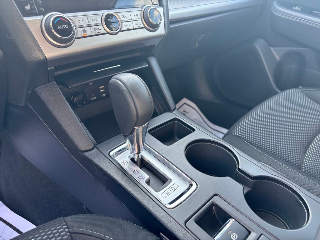 Subaru Outback Vehicle Full-screen Gallery Image 21