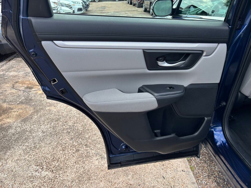 Honda CR-V Vehicle Full-screen Gallery Image 15