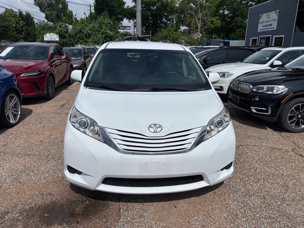 Toyota Sienna Vehicle Full-screen Gallery Image 03