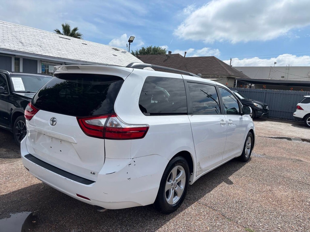 Toyota Sienna Vehicle Full-screen Gallery Image 07