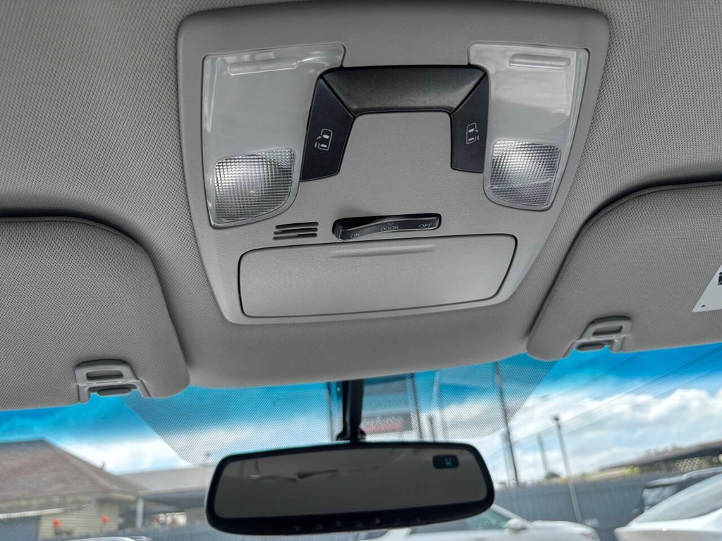 Toyota Sienna Vehicle Full-screen Gallery Image 25