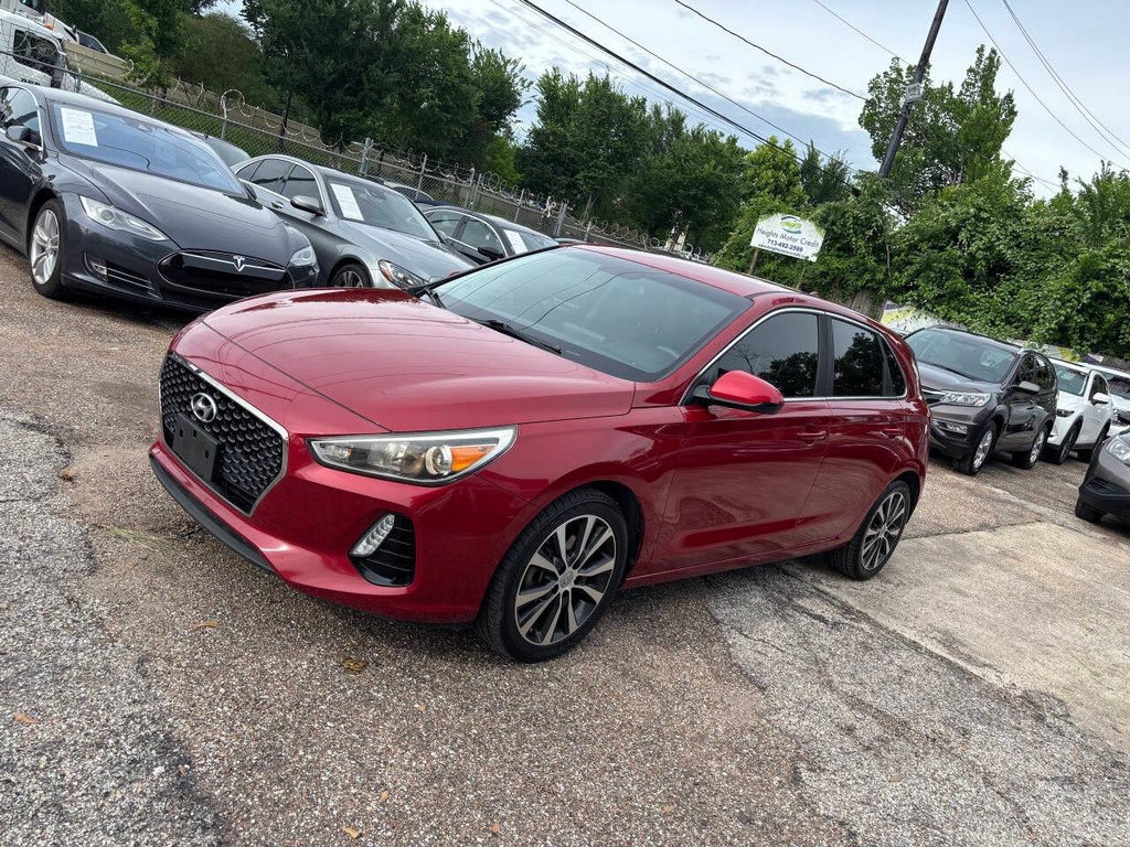 Hyundai Elantra GT Vehicle Full-screen Gallery Image 04