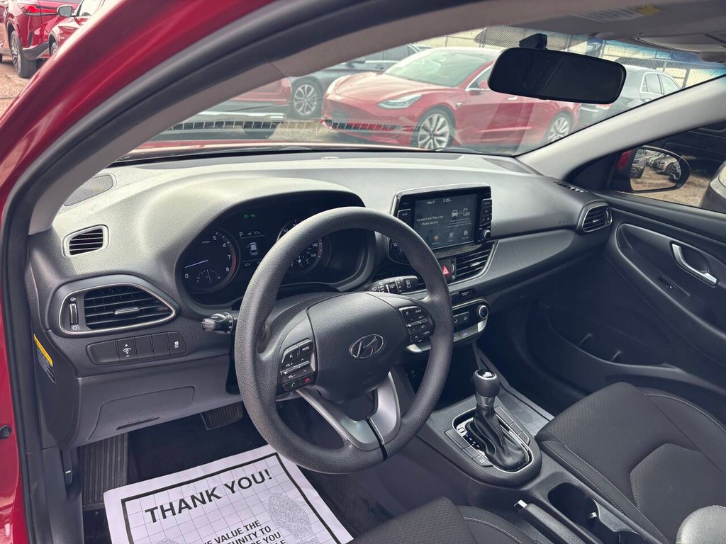Hyundai Elantra GT Vehicle Full-screen Gallery Image 08