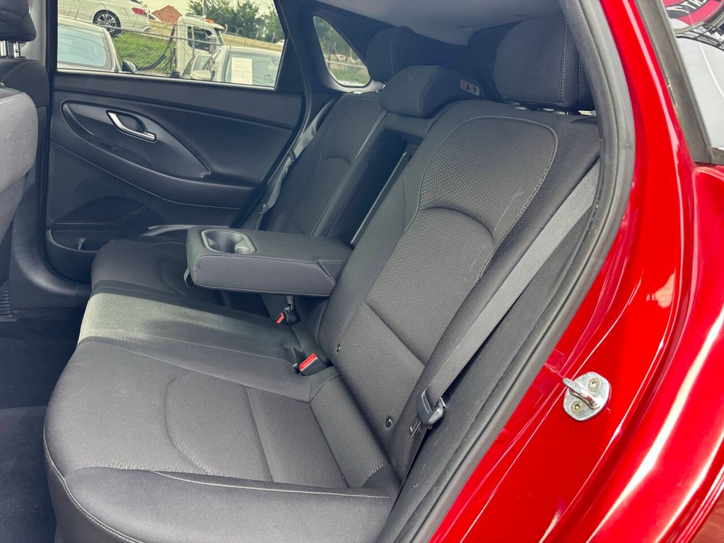 Hyundai Elantra GT Vehicle Full-screen Gallery Image 14