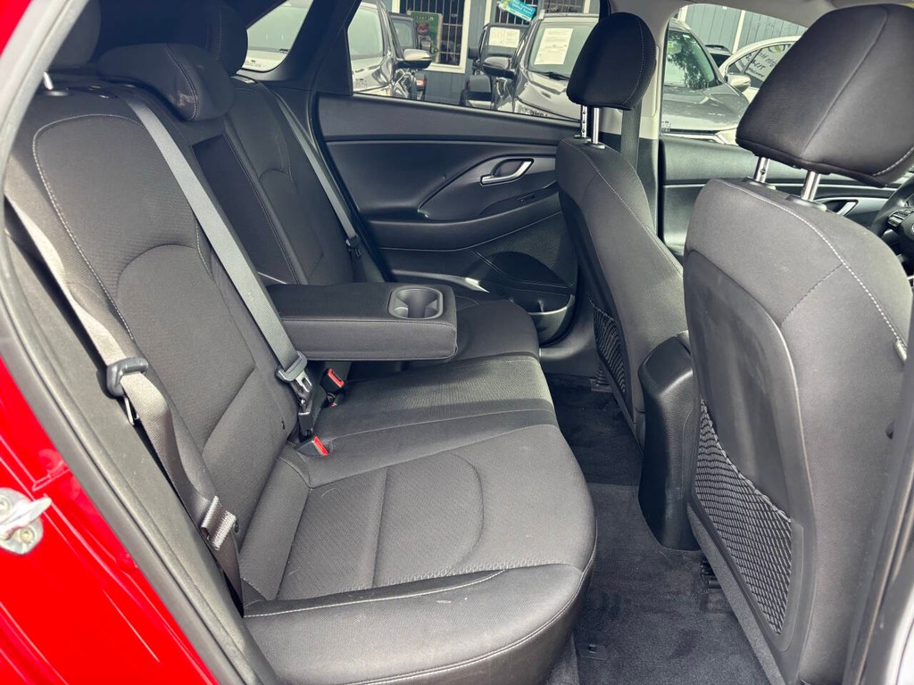 Hyundai Elantra GT Vehicle Full-screen Gallery Image 16