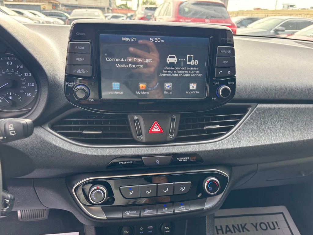 Hyundai Elantra GT Vehicle Full-screen Gallery Image 20