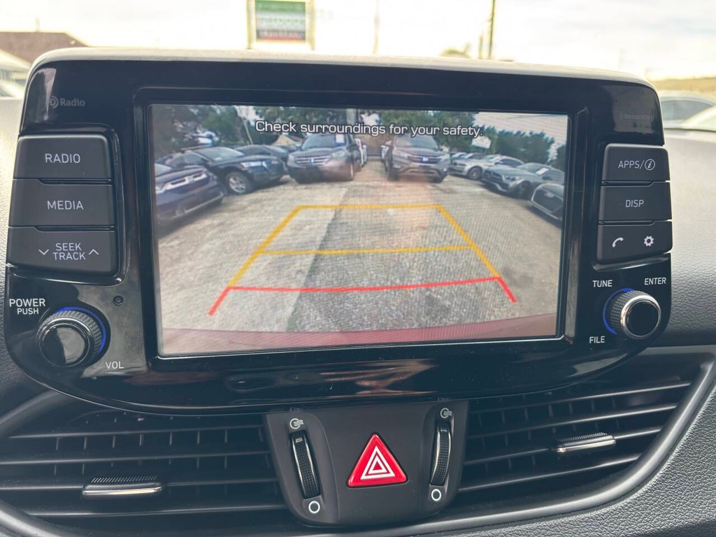 Hyundai Elantra GT Vehicle Full-screen Gallery Image 21