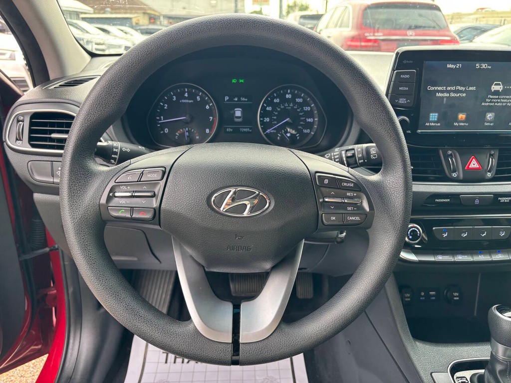 Hyundai Elantra GT Vehicle Full-screen Gallery Image 23