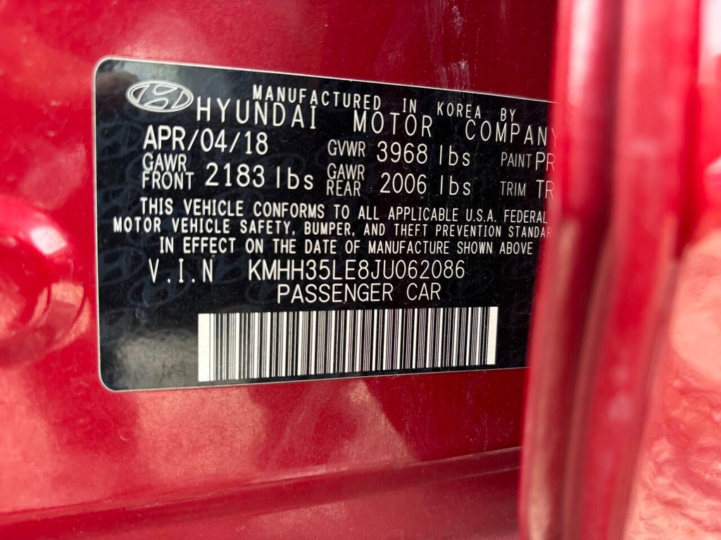 Hyundai Elantra GT Vehicle Full-screen Gallery Image 28