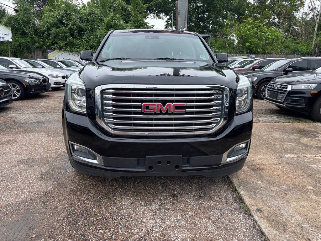 GMC Yukon XL Vehicle Full-screen Gallery Image 02