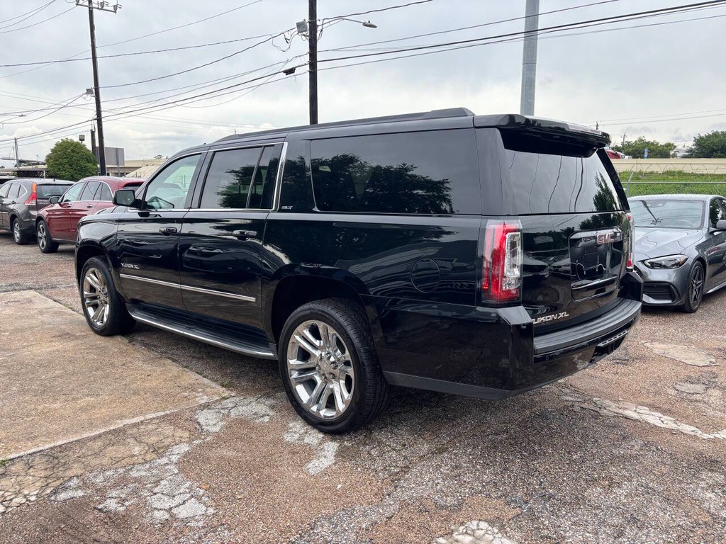 GMC Yukon XL Vehicle Full-screen Gallery Image 05