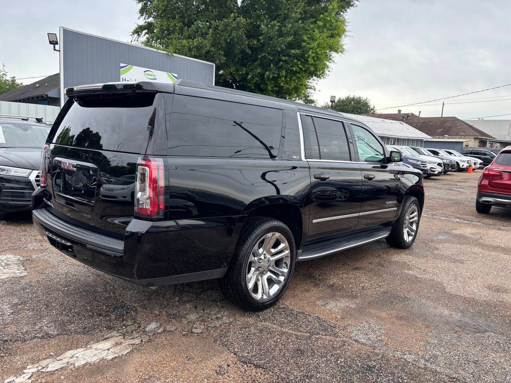 GMC Yukon XL Vehicle Full-screen Gallery Image 07