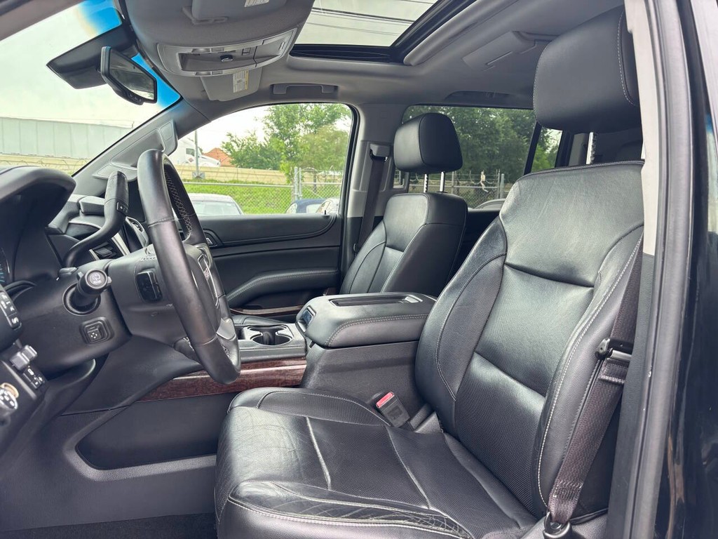 GMC Yukon XL Vehicle Full-screen Gallery Image 09