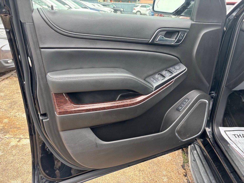 GMC Yukon XL Vehicle Full-screen Gallery Image 10