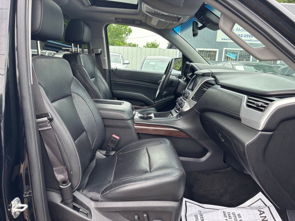 GMC Yukon XL Vehicle Full-screen Gallery Image 12