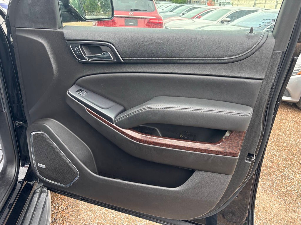 GMC Yukon XL Vehicle Full-screen Gallery Image 13