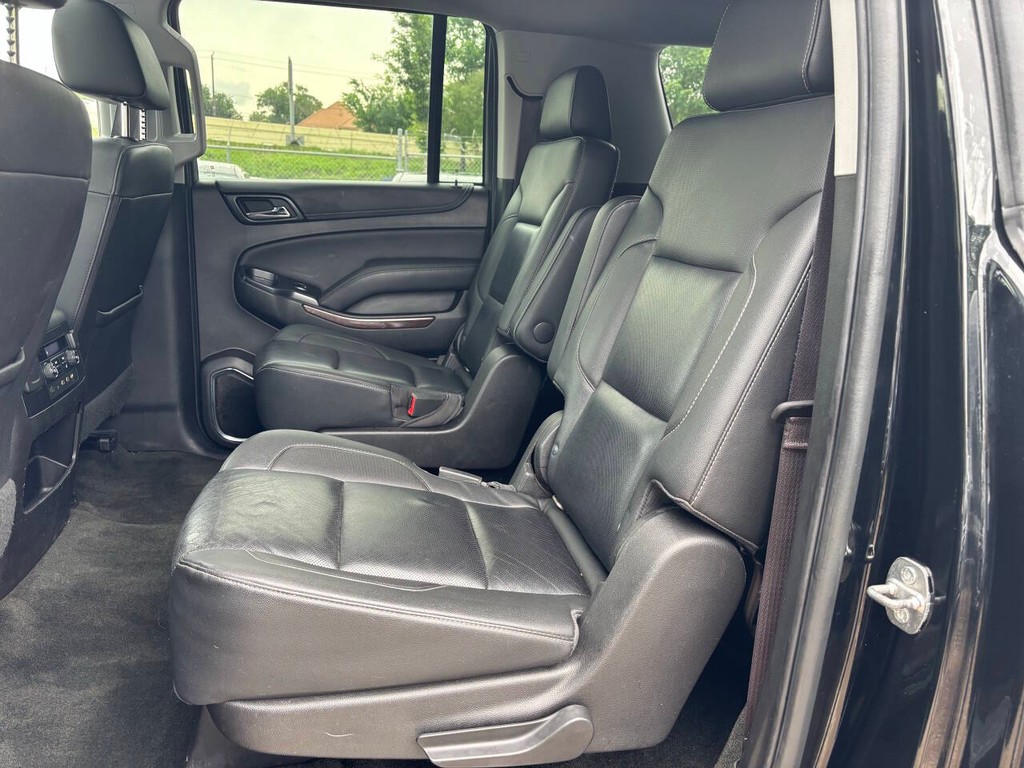 GMC Yukon XL Vehicle Full-screen Gallery Image 14