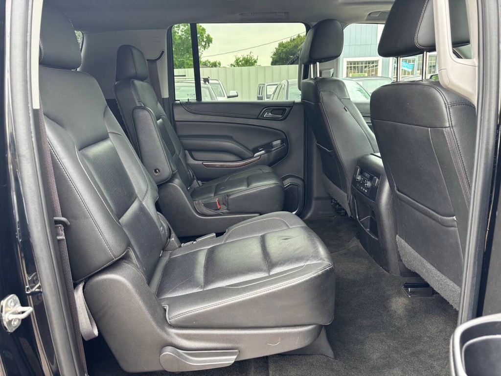 GMC Yukon XL Vehicle Full-screen Gallery Image 16