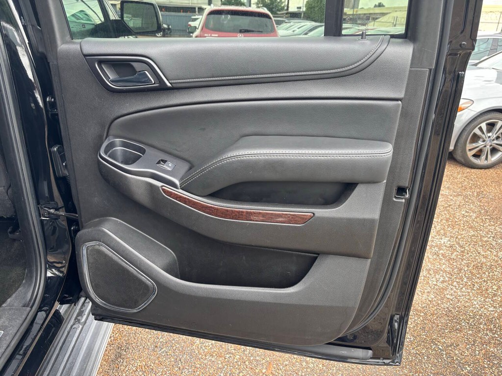 GMC Yukon XL Vehicle Full-screen Gallery Image 17