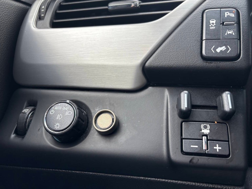 GMC Yukon XL Vehicle Full-screen Gallery Image 28