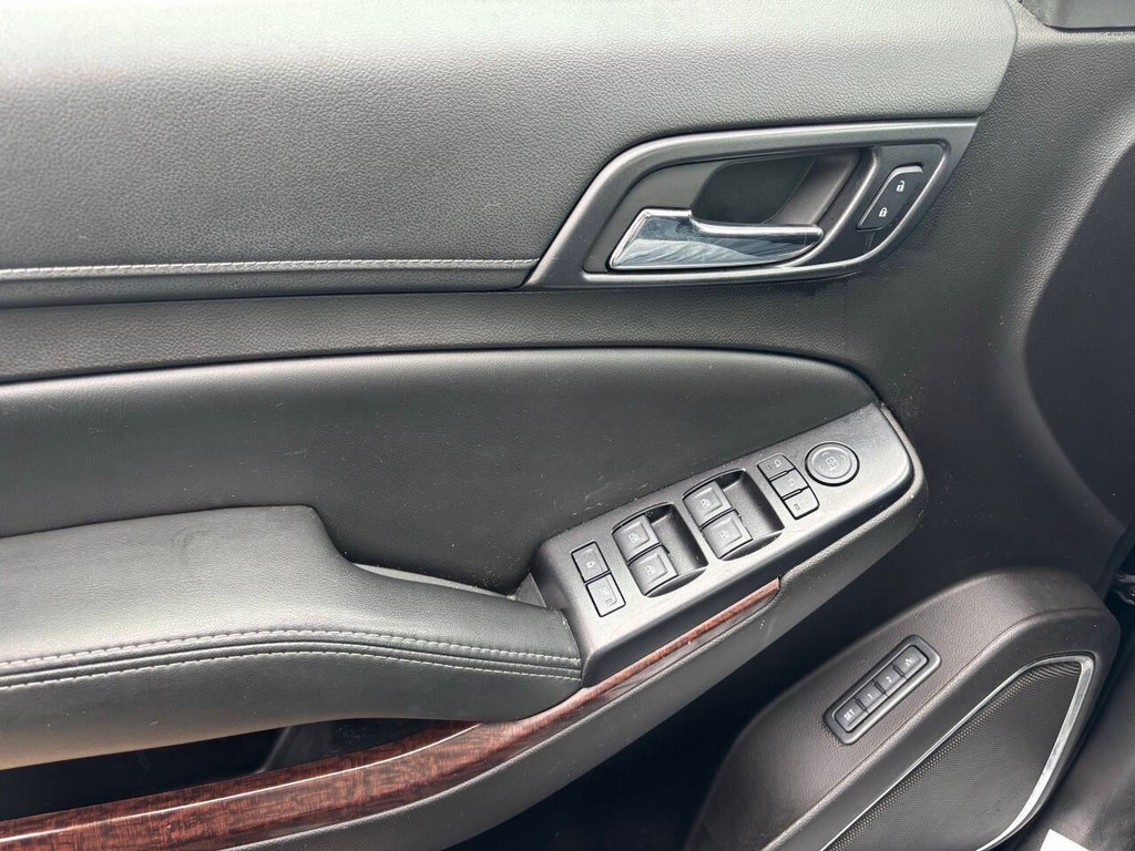 GMC Yukon XL Vehicle Full-screen Gallery Image 29