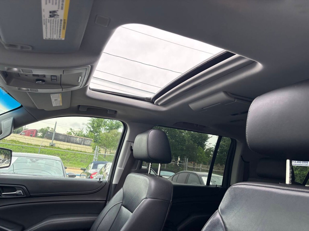 GMC Yukon XL Vehicle Full-screen Gallery Image 31