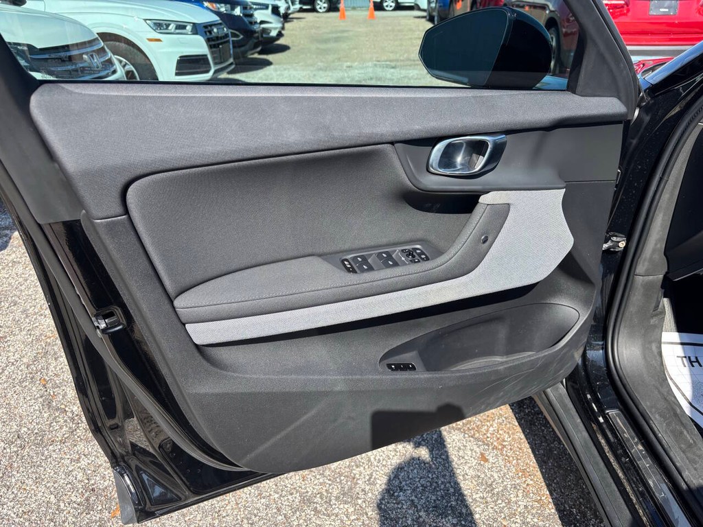 Polestar 2 Vehicle Full-screen Gallery Image 10